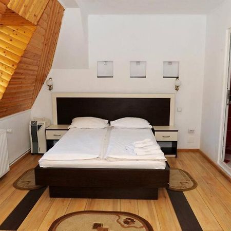 Vila Bradet Буштени Экстерьер фото